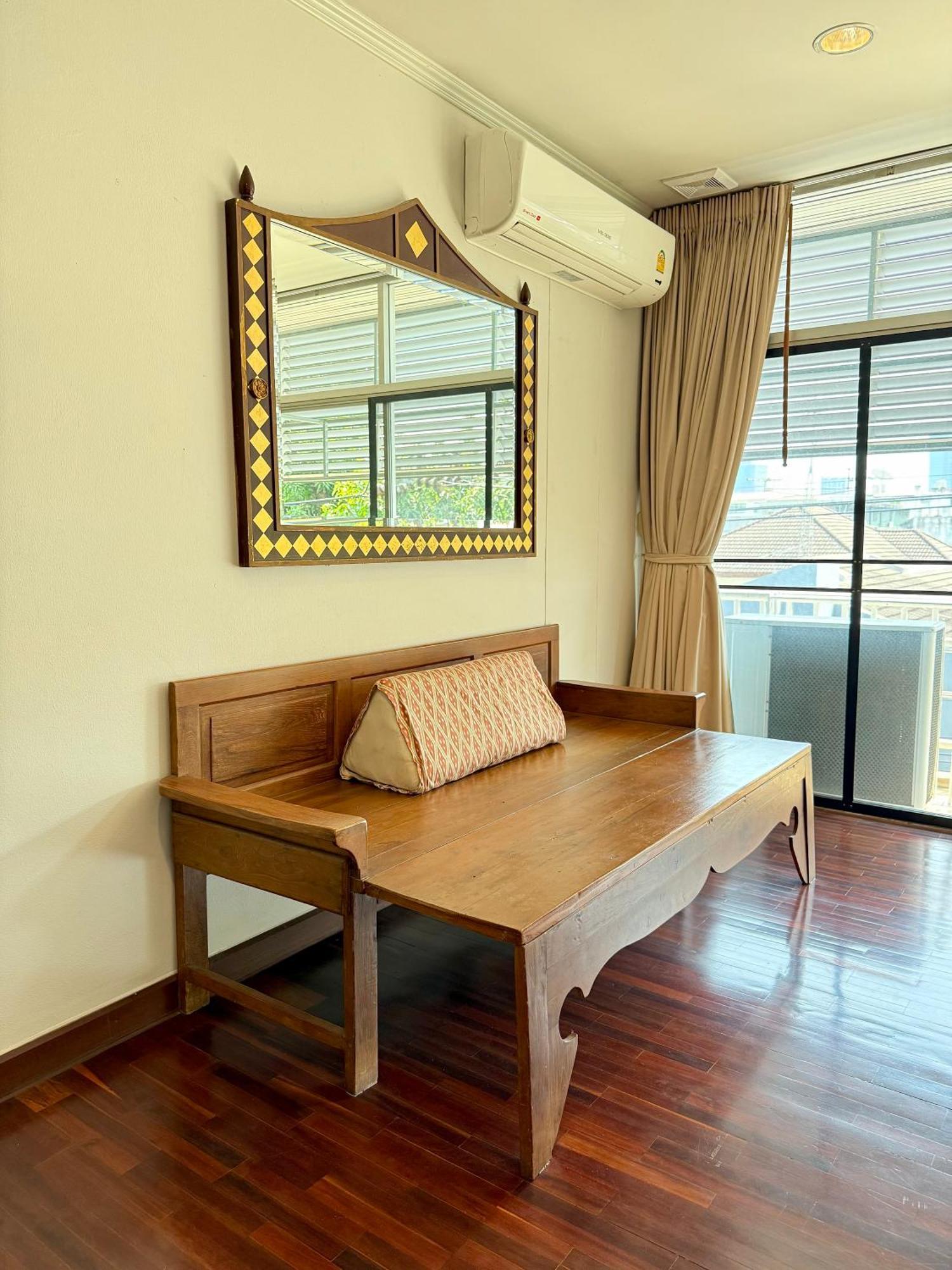 Samsen Suites/ 2 Br Suites for less Bangkok Extérieur photo