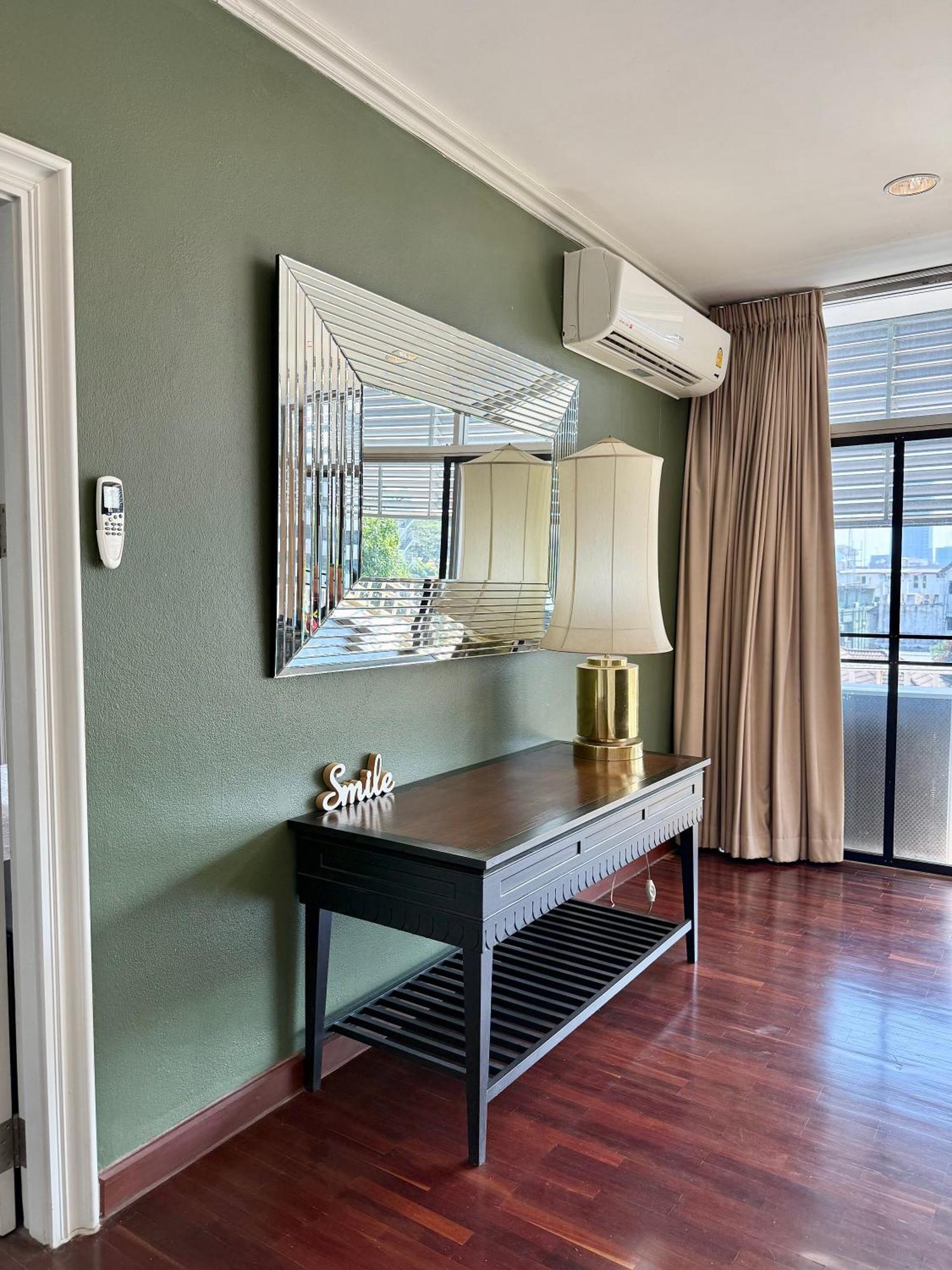 Samsen Suites/ 2 Br Suites for less Bangkok Extérieur photo